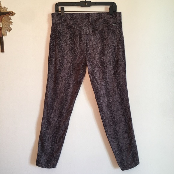 🥝 Snake Skin Pattern Denim - Picture 2 of 8